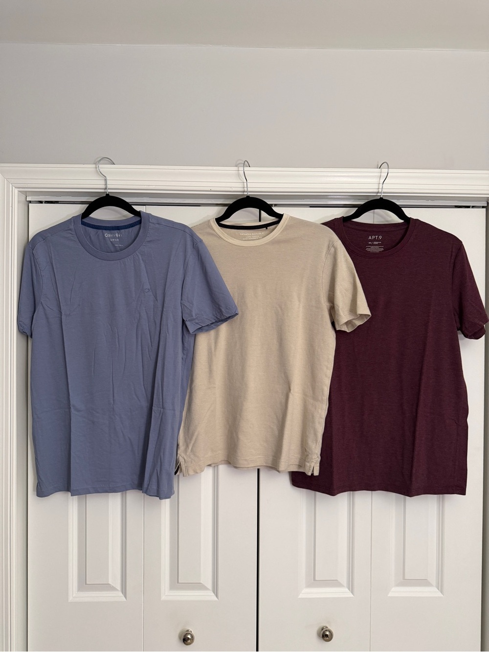 Men’s Medium T-Shirt Bundle Calvin Klein Banana Republic APT.9